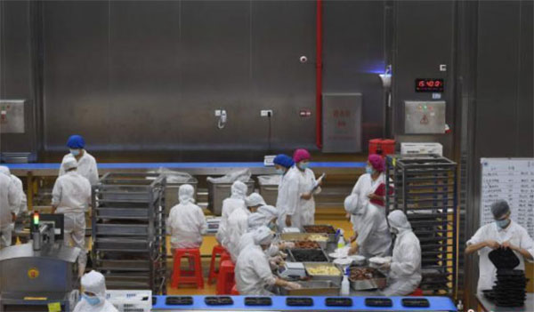 石家莊半成品獅子頭包裝機(jī)車間操作圖