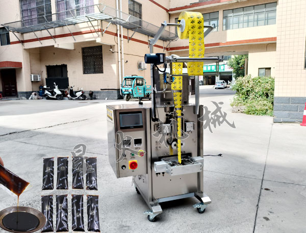 小型液體食品包裝機實拍圖