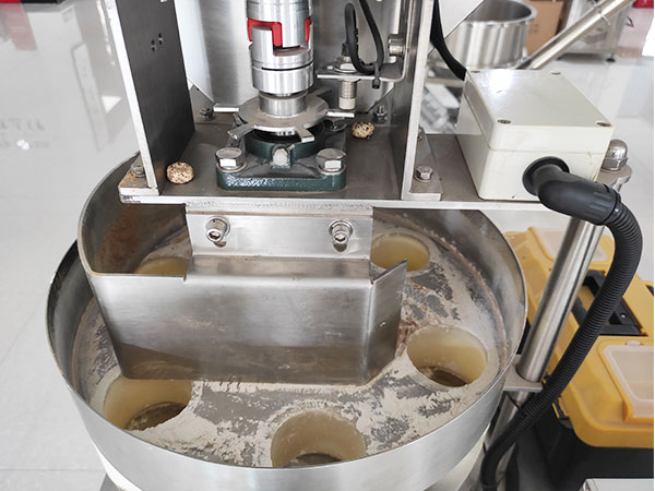 四川食品包裝機(jī)械實(shí)拍圖